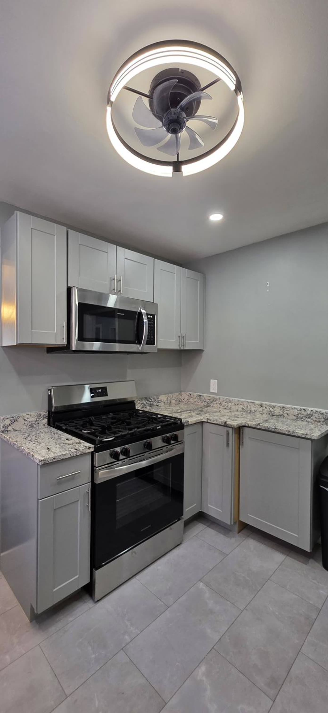 Full kitchen